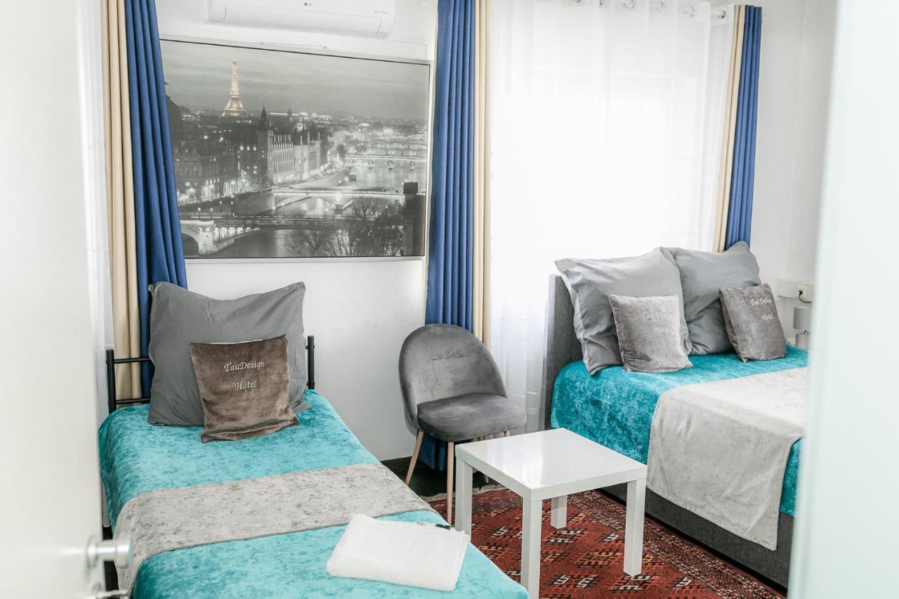 Dreibettzimmer mit Dusche